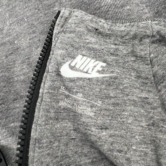 Nike Women's Size Medium Gray Lined Tech Shirt - Picture 6 of 13